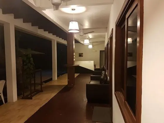 Surf Deck - Lobi