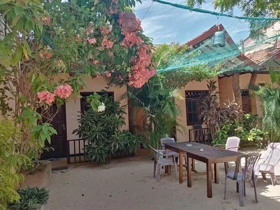 Surf & Relax Inn Arugambay