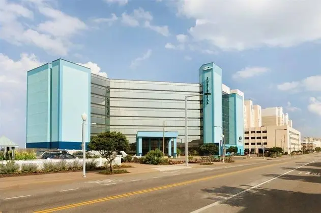 Surfbreak Oceanfront Hotel, an Ascend Hotel Collec