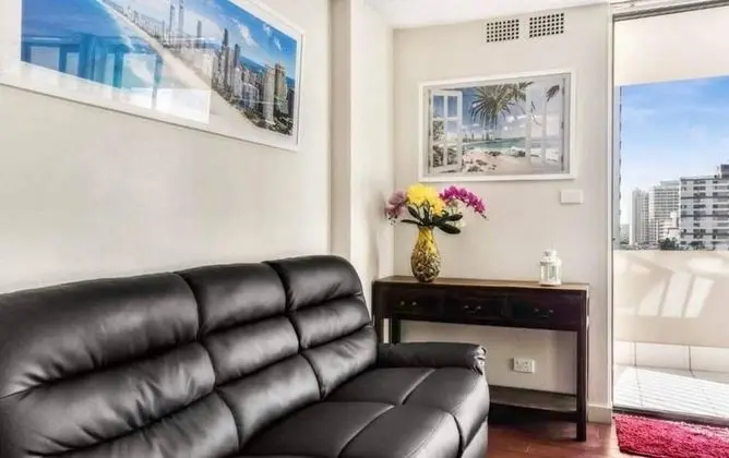 Surfers Paradise Retreat With Free Parking - İç Mekan