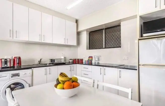 Surfers Paradise Retreat With Free Parking - Mutfak