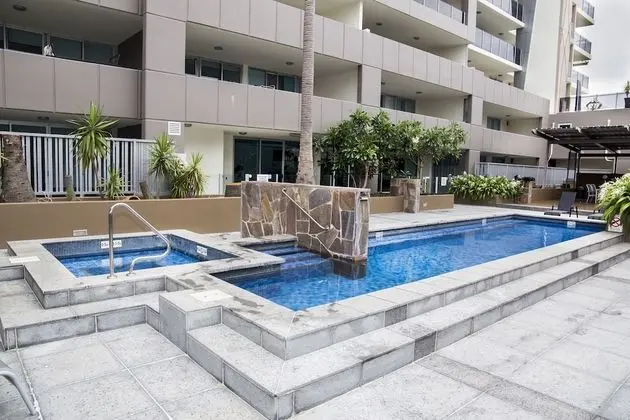 Surfers Paradise Suite with Pool and Spa