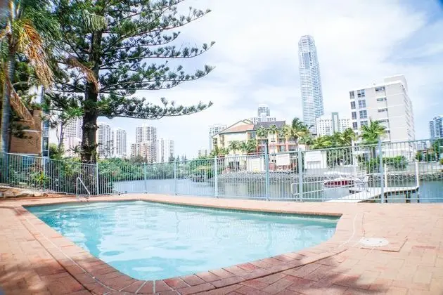Surfers Riverside Apartments - Havuz