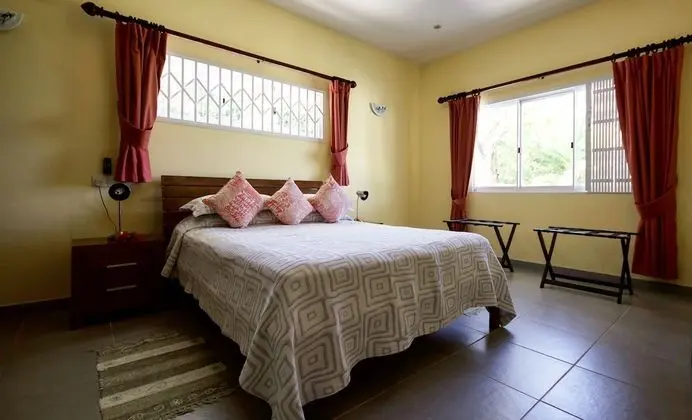 Surfers Self-Catering Chalets - Oda