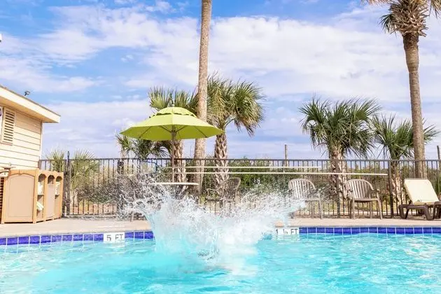 Surfside Beach Resort - Havuz