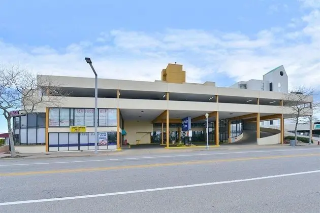 Surfside Oceanfront Inn & Suites