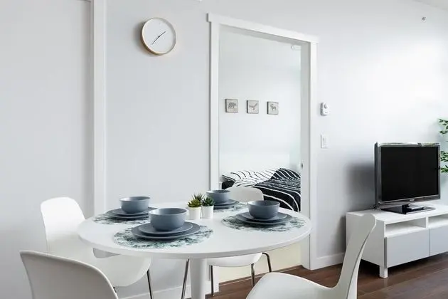 Surrey Center Cozy Condo - Yerinde Yemek