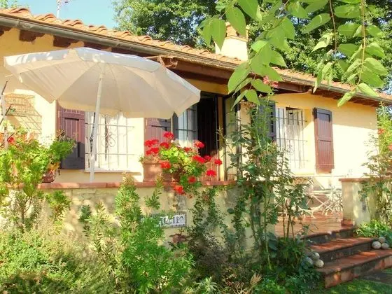 Surrounded by the Beautiful, Sloping Tuscan Landscape - Dış Mekan