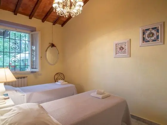 Surrounded by the Beautiful, Sloping Tuscan Landscape - Oda