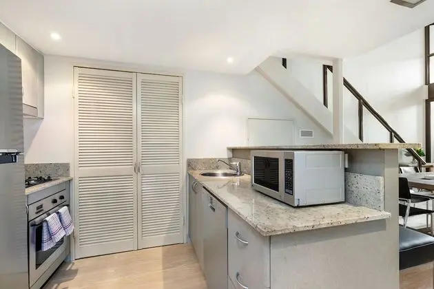 Surry Hills Modern One Bedroom Apartment - GOU - Mutfak