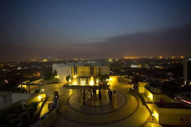The Suryaa New Delhi - Dış Mekan