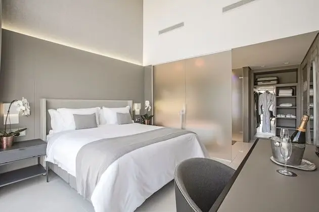 Suryaa Hotel Pinhais, Curio Collection by Hilton - Oda