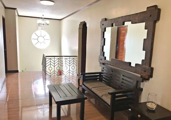 Susana's Room for Rent - İç Mekan