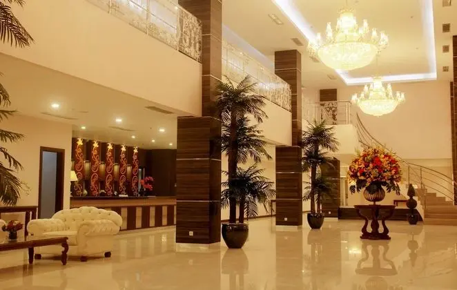 Sutan Raja Kotamobagu - Lobi