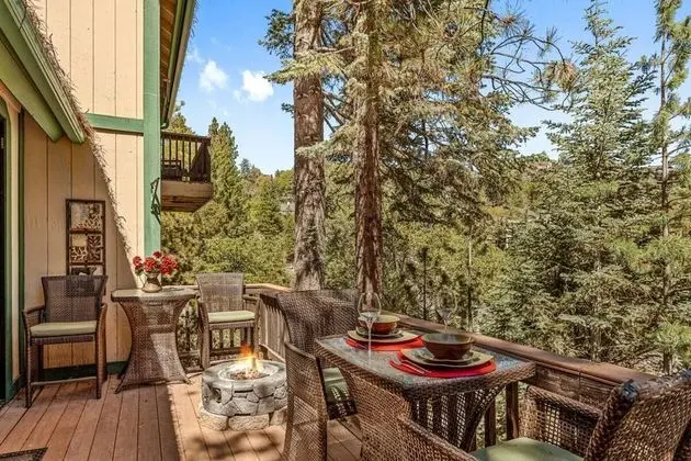 Sutter Ln by Avantstay Beautifully Remodeled Kitchen,4cabin-chic Bedrooms