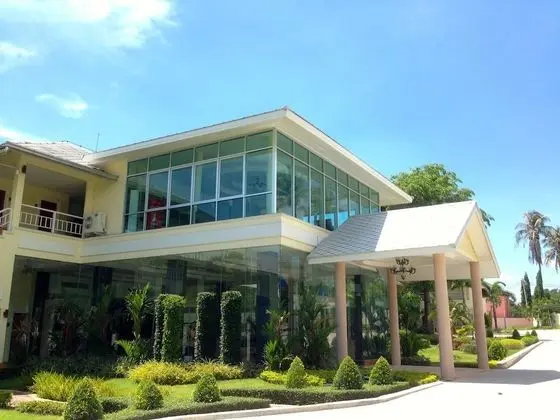 Suwan Driving Range and Resort