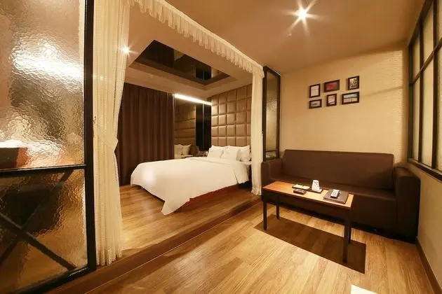 Suwon City Hall Stn Soseol Smith Hotel
