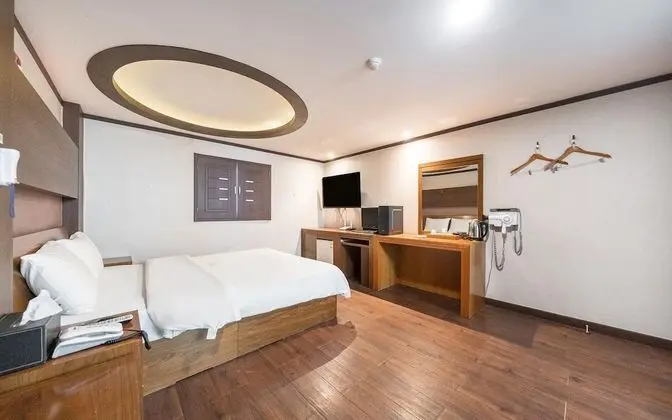 Suwon Station J Hotel