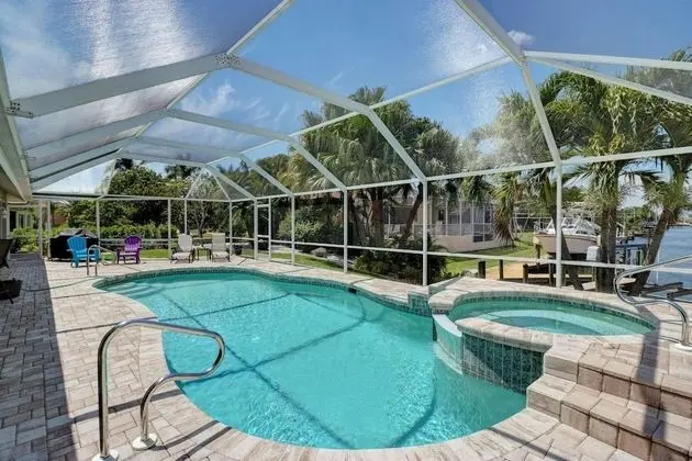 SW Cape Coral Vacation Home - Havuz
