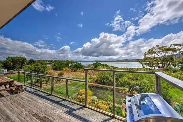 Swan Cove