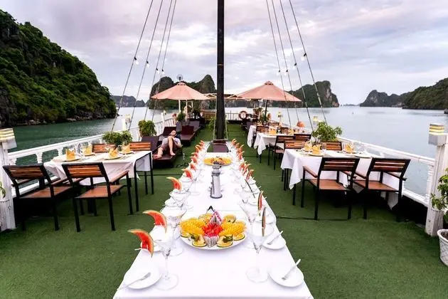 Swan Cruises Halong - Yerinde Yemek