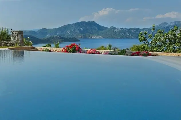 Swan Lake Boutique Hotel & Restaurant