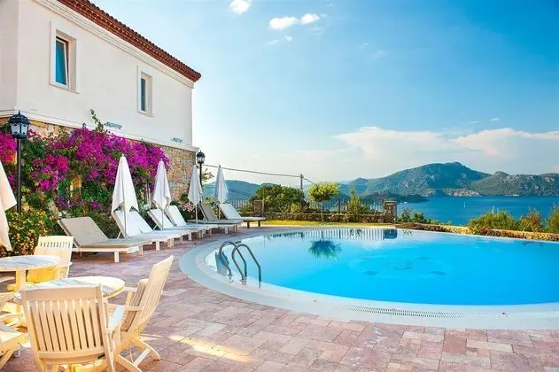 Swan Lake Boutique Hotel & Restaurant