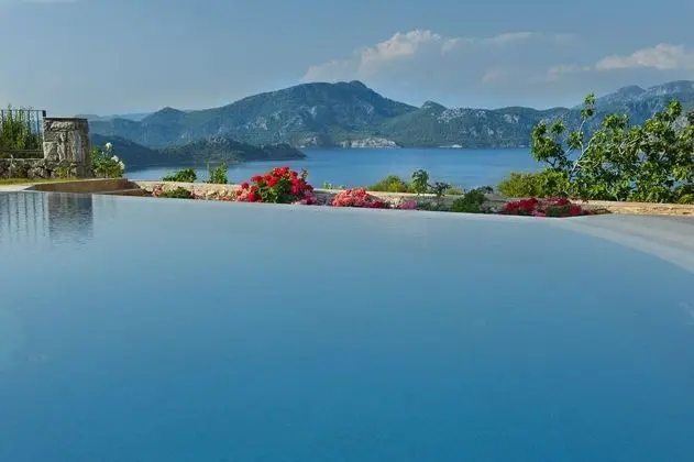 Swan Lake Boutique Hotel & Restaurant
