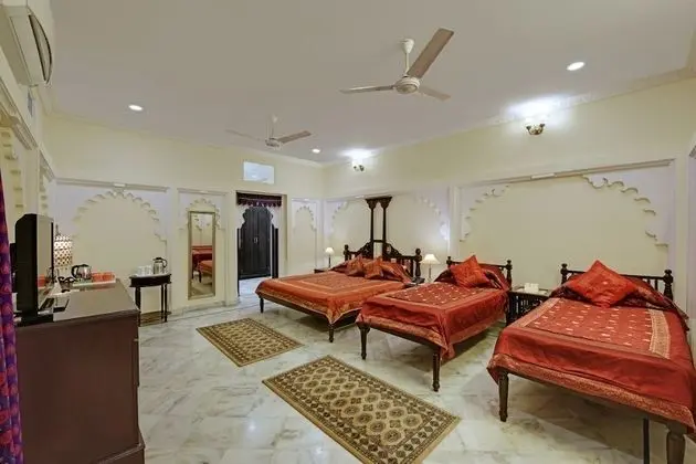 Swaroop Vilas - Lake Facing Boutique Hotel - Oda