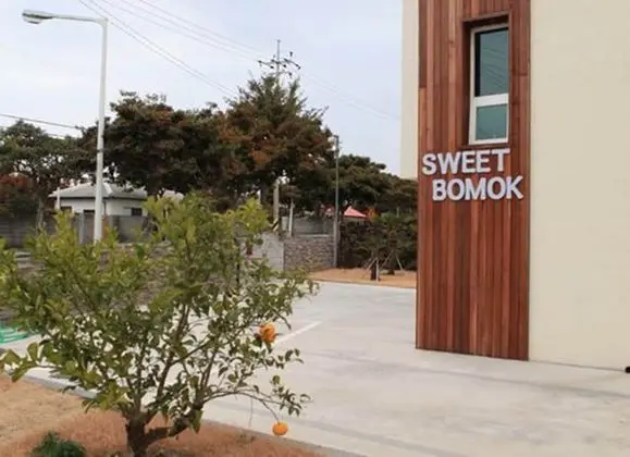 Sweet Bomok House