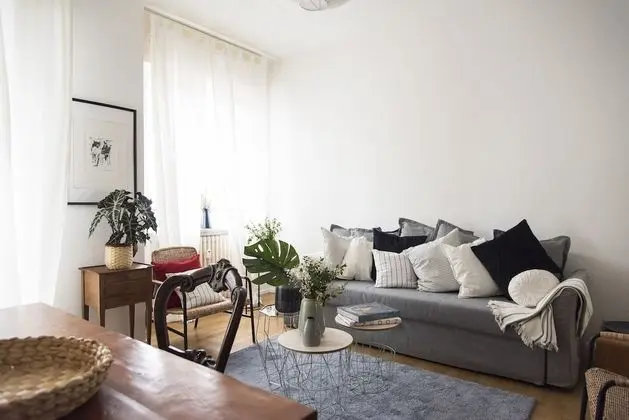 Sweet Flat near Metro Stop