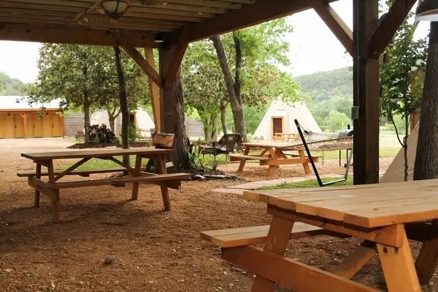 Sweet Grass Tipis on Guadalupe River - Dış Mekan