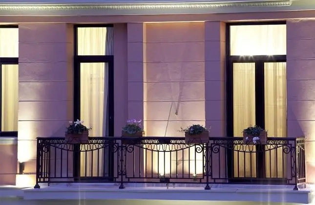 Sweet Home Hotel