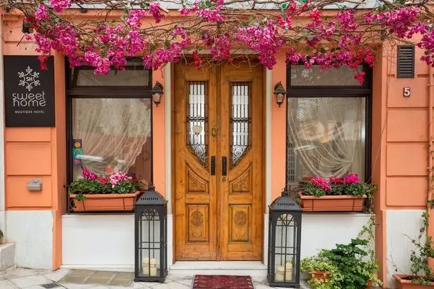 Sweet Home Hotel - Öne Çıkan Resim