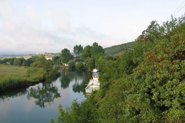 Sweet Home River Hotel
