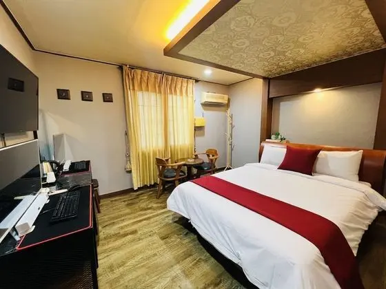 Sweet Hotel