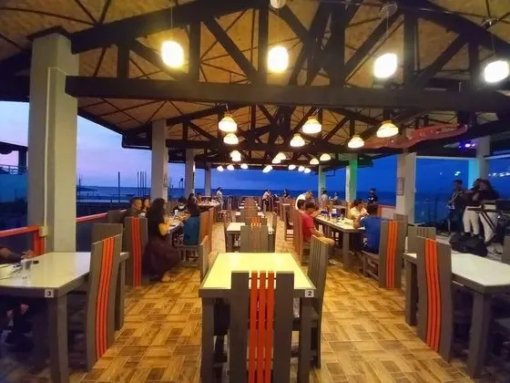 Sweet Mermaids Hotel and Restobar - Yerinde Yemek