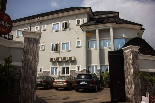 Sweet Season Luxury Suites