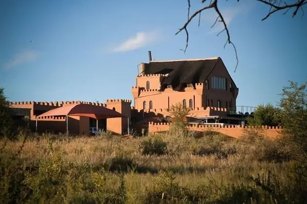 Sweet Thorn Retreat Airport Lodge