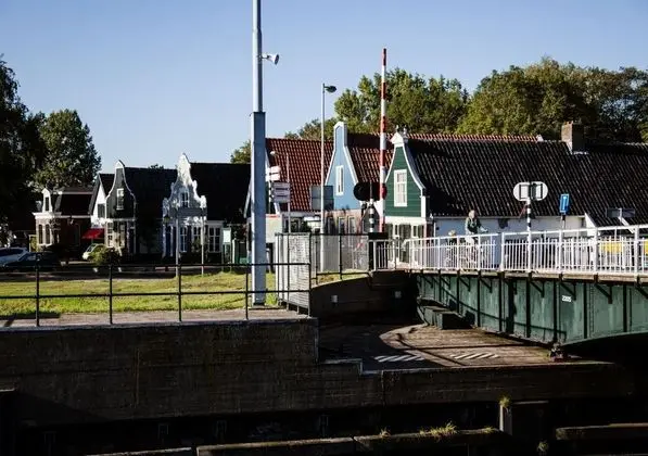 SWEETS - Buiksloterdraaibrug - Genel