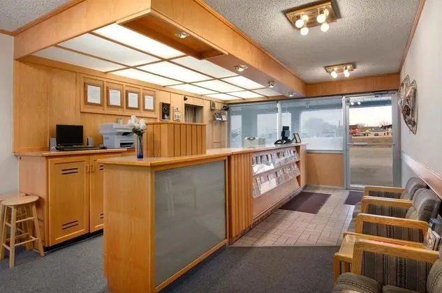 Swift Current Thriftlodge - Lobi