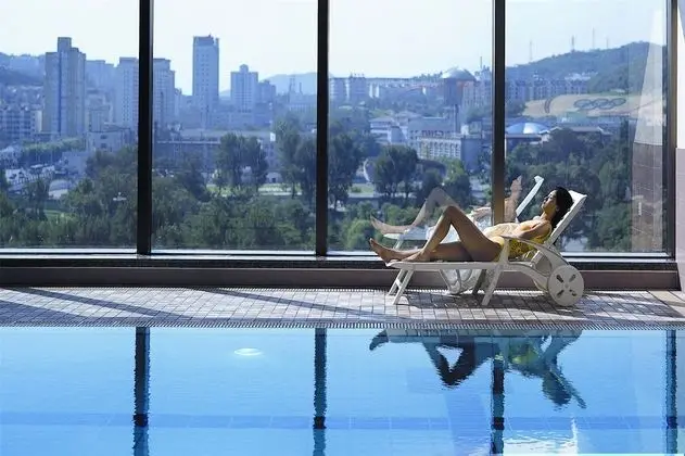 Swish Hotel Dalian - Havuz