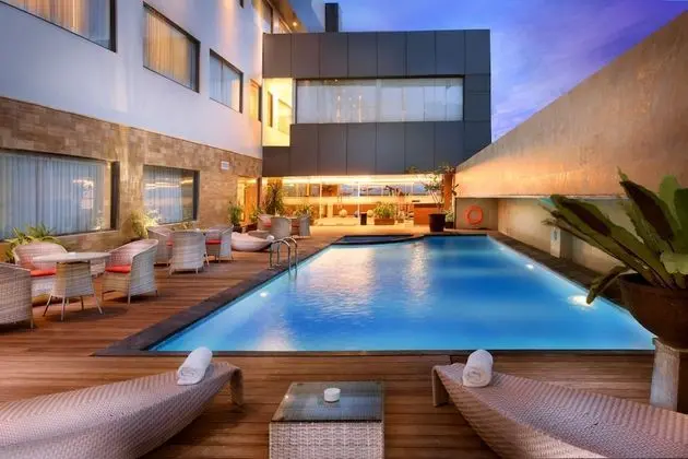 Swiss-Belhotel Harbour Bay - CHSE Certified - Havuz