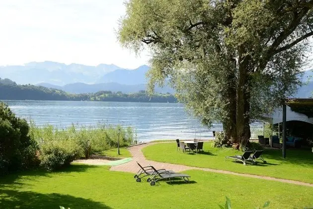 Swiss-Chalet Merlischachen - Romantik Schloss-Hotel am See - Dış Mekan