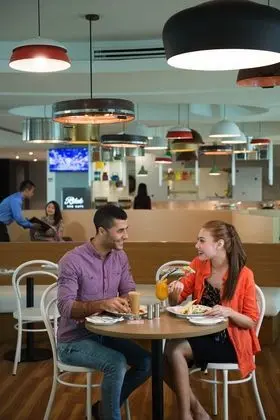 Swiss-Inn Johor Bahru - Yeme / İçme