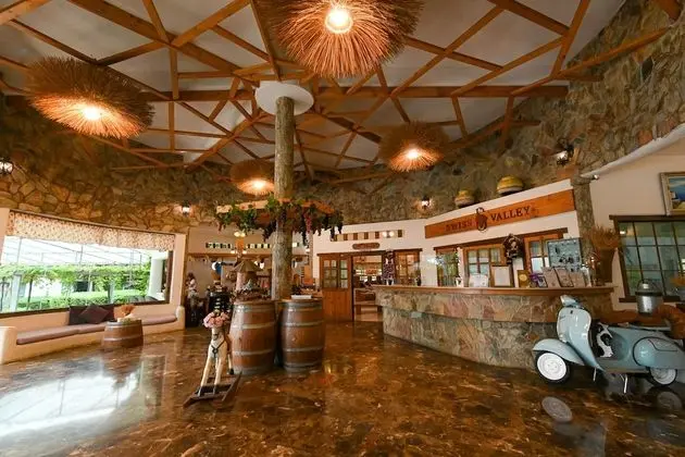 Swiss Valley Hip Resort - Lobi