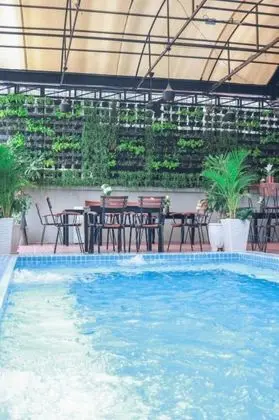 SY Guesthouse - Havuz
