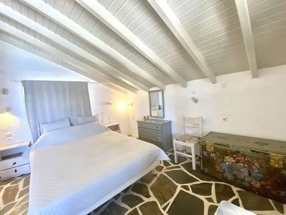 Sybota Seaside Retreat - Chique Marina Loft - Oda