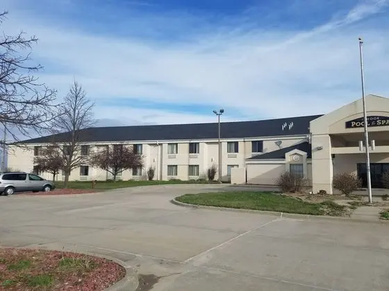 Syracuse Inn & Suites - 1