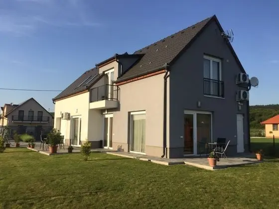 Szabolcs Apartments